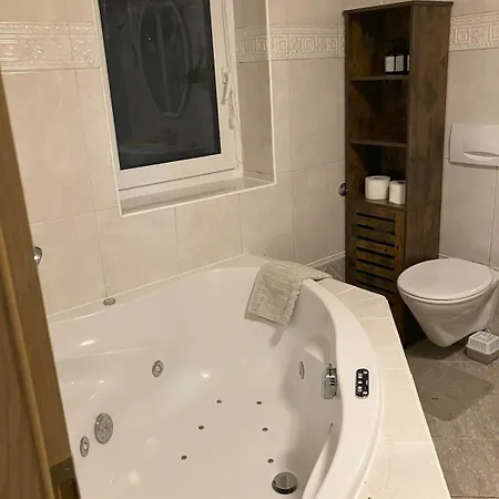 Daire Souterrain Whirlpool-apartment Nahe Phantasialand