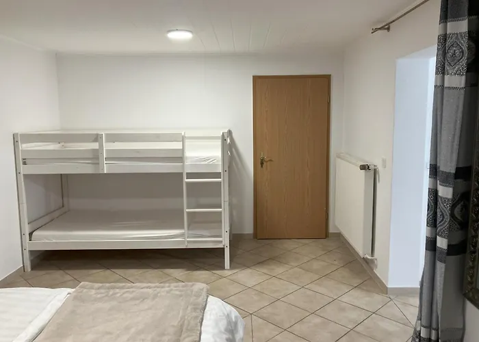 公寓 Souterrain Whirlpool-apartment Nahe Phantasialand 维勒斯威特